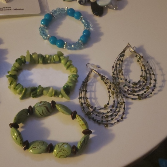 Assorted Jewlery - Picture 5 of 5